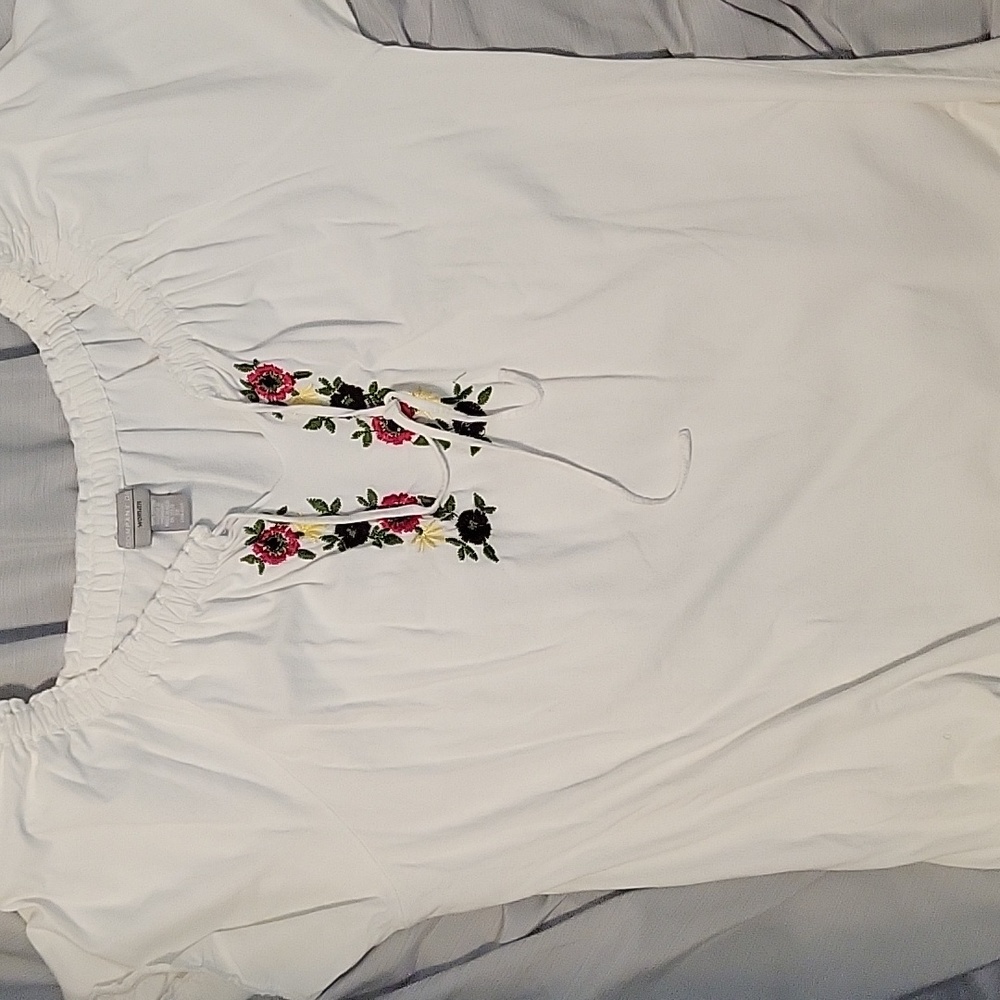 Company One, white with flowers, 3X